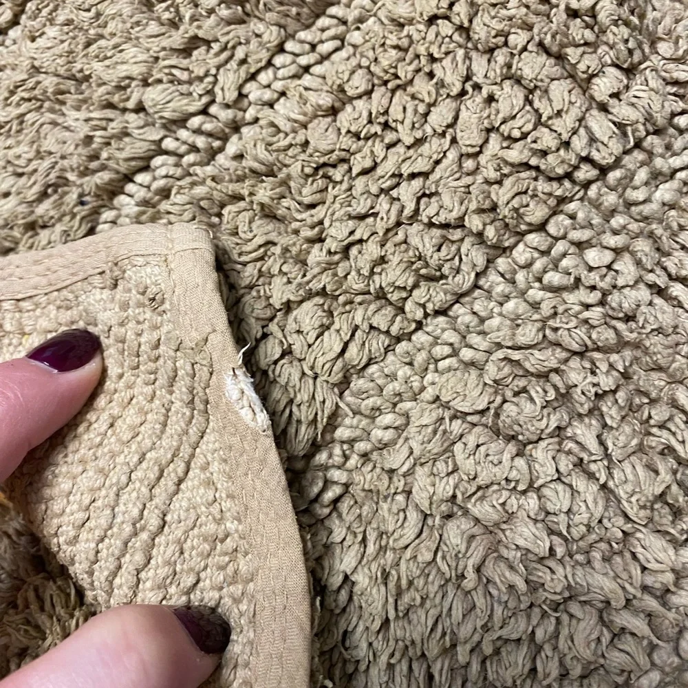 EUC bath mat/rug